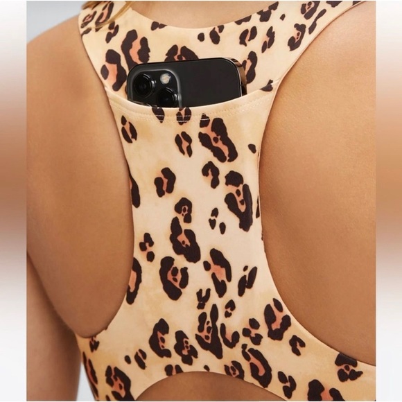 Fabletics On-the-Go Medium Impact‎ Sports Bra in Desert Leopard- size XS - Picture 4 of 14